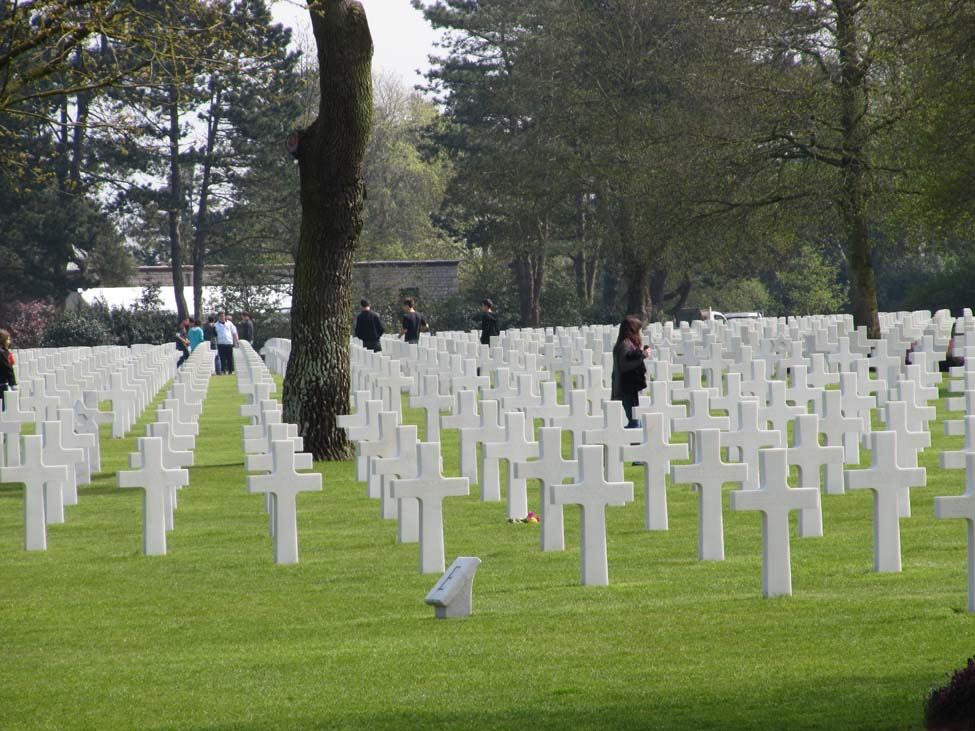 Croix blanches du cimetière de Colleville