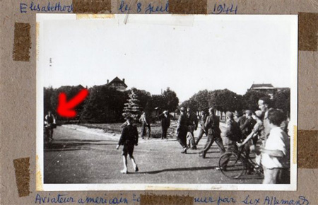 Même photo faisant apparaitre un personnage supplémentaire
